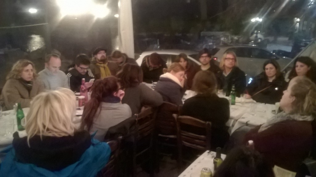 Φωτο: Από τη συζήτηση που ειχαν το Σάββατο το βράδυ, ευρωβουλευτές της Αριστεράς με κατοίκους του Μολύβου.